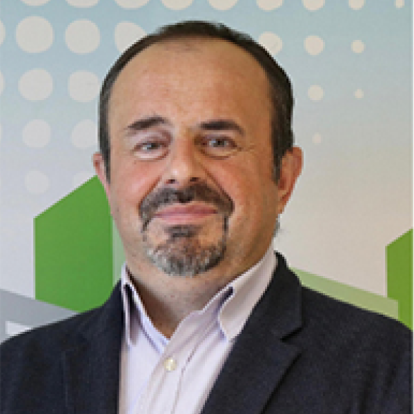 Picture of Marko Markic in a suit, portrait.